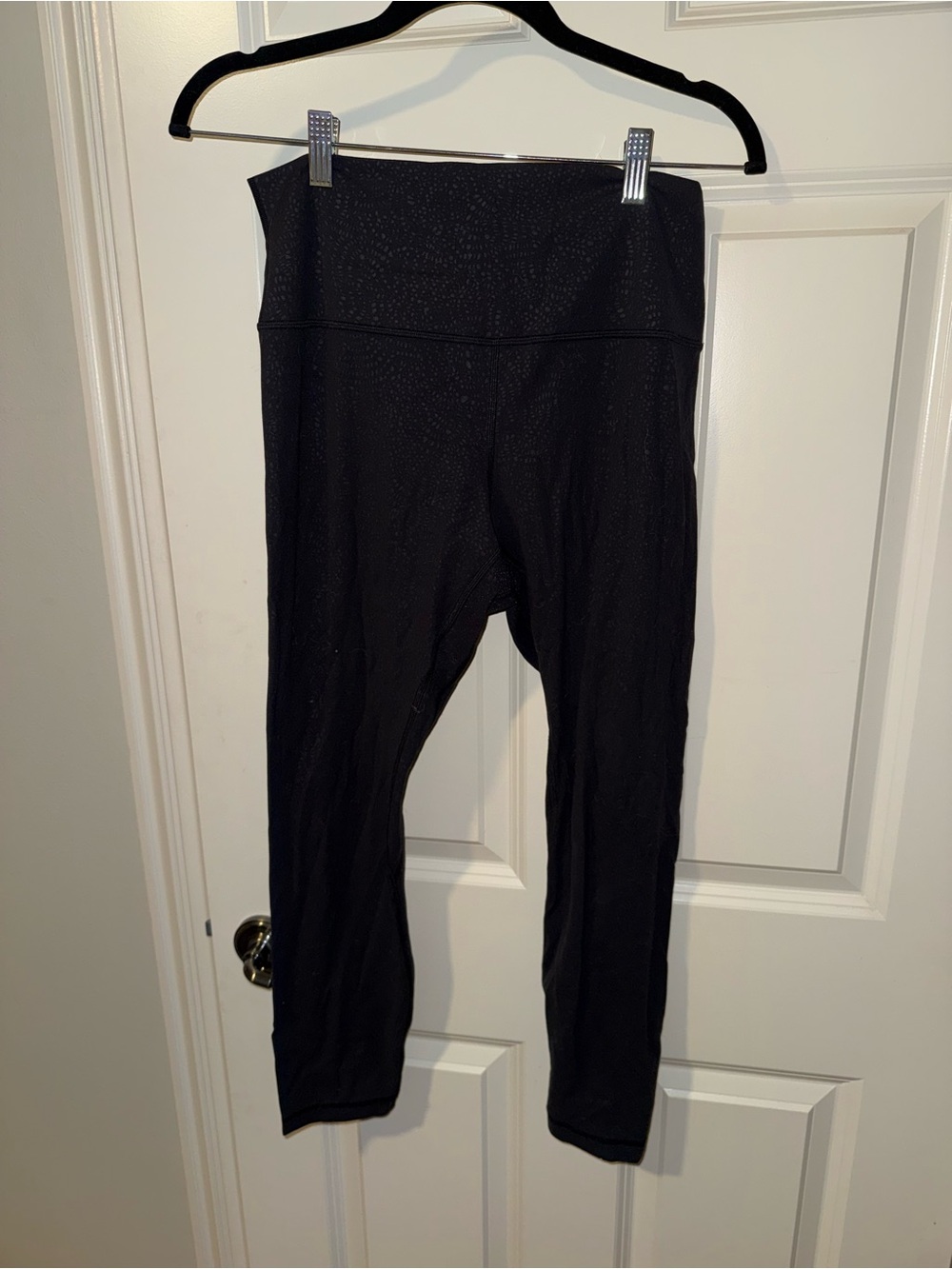 Lululemon embossed black leggings size 10